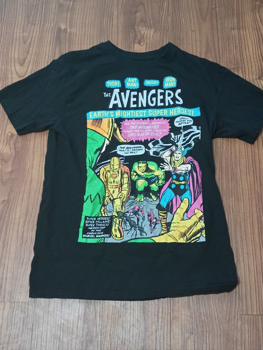Marvel Black Short Sleeve Tee with Vibrant Avengers Comic Art Size Medium